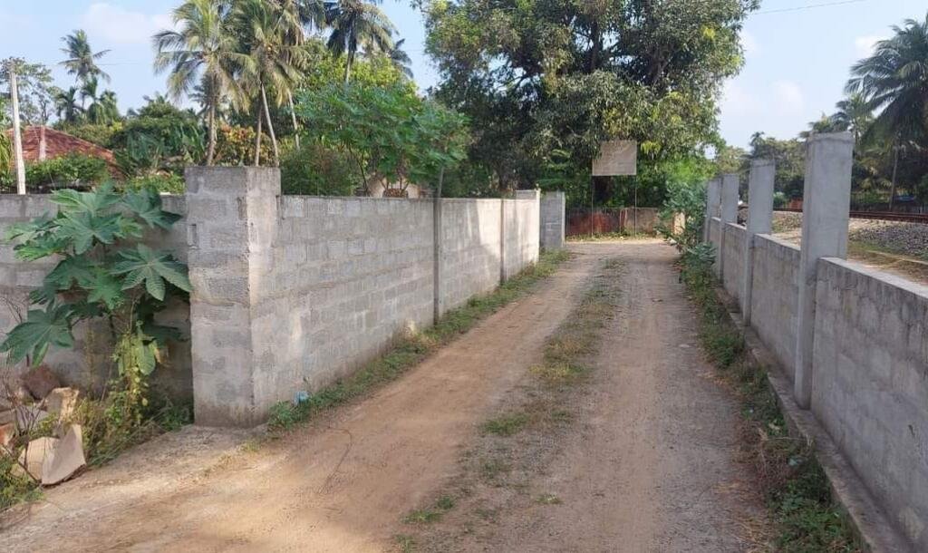 1 பரப்பு  10 kls காணி விற்பனைக்கு உள்ளது ( 1.5 பரப்பும் 1 குழியும் )-3