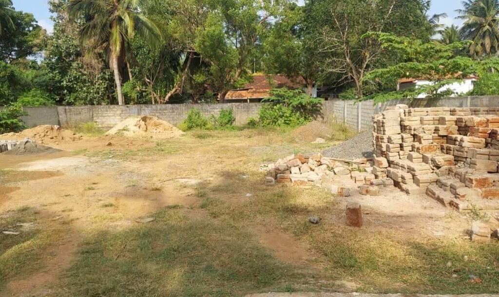 1 பரப்பு  10 kls காணி விற்பனைக்கு உள்ளது ( 1.5 பரப்பும் 1 குழியும் )-1