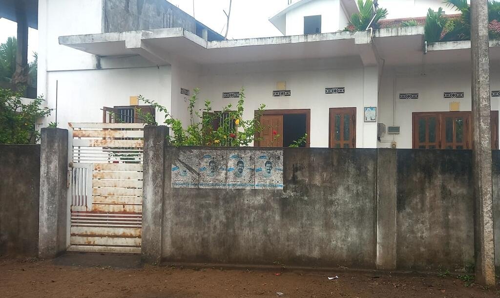 In Nallur area of Jaffna [ 1. 1/2] West Gate Terrace House for Sale in Parappu Kari-5