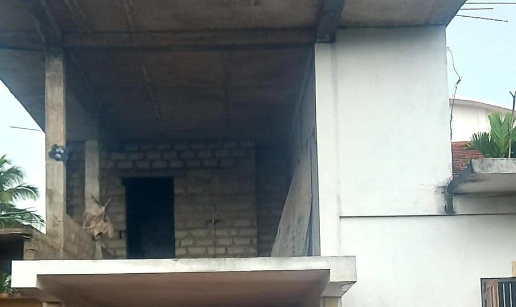 In Nallur area of Jaffna [ 1. 1/2] West Gate Terrace House for Sale in Parappu Kari-3