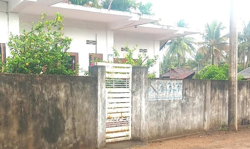 In Nallur area of Jaffna [ 1. 1/2] West Gate Terrace House for Sale in Parappu Kari-2