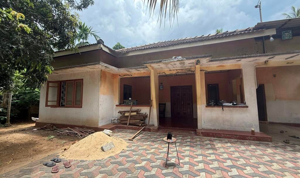 அச்சுவேலி Town இல் 4.5 பரப்பு காணி வீடு விற்பனைக்கு-1
