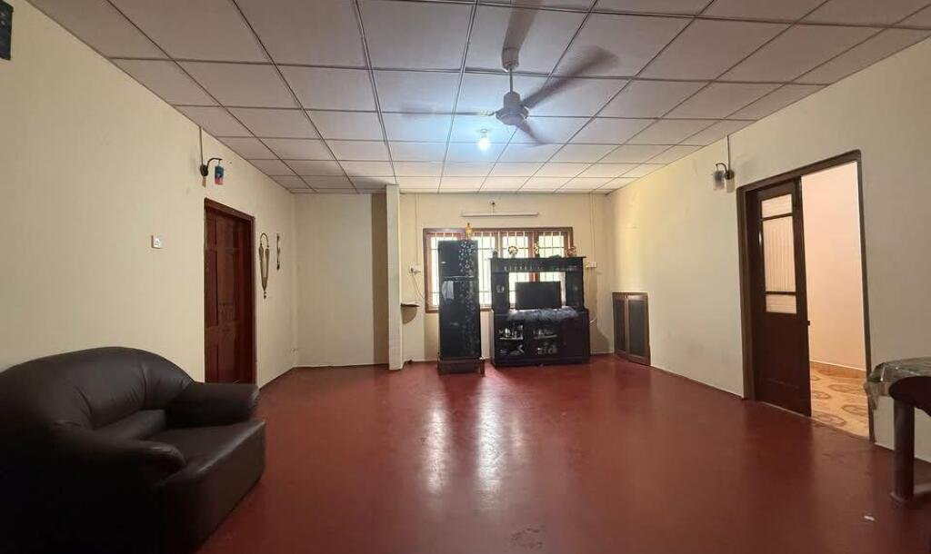 அச்சுவேலி Town இல் 4.5 பரப்பு காணி வீடு விற்பனைக்கு-4