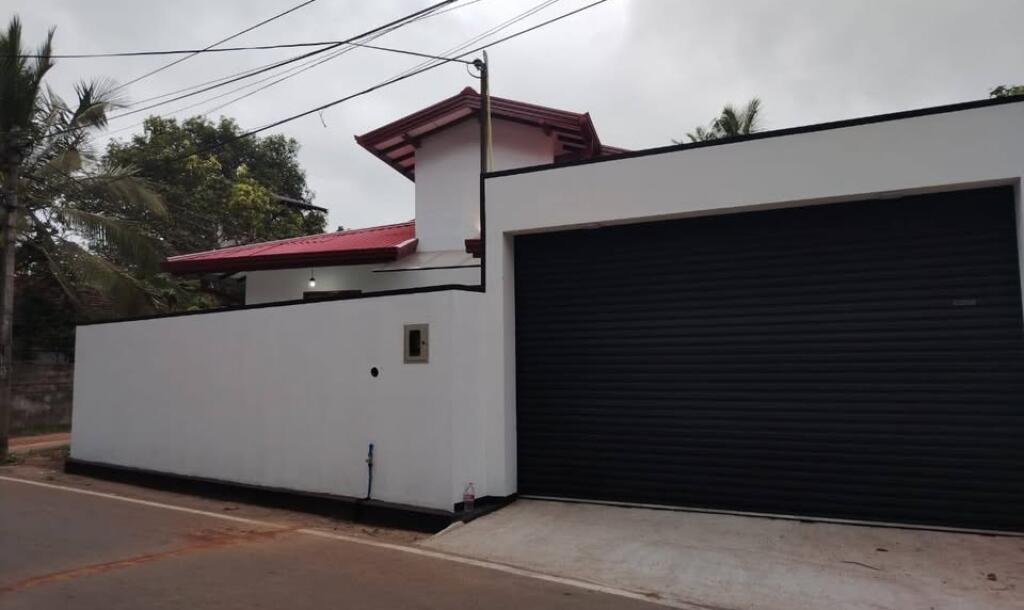 10 PERCH  3 BEDROOMS BRAND NEW HOUSE SALE IN PILIYANDALA KESBEWA-1