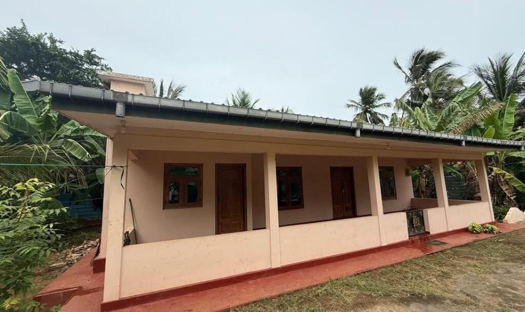 urumpirai ஊரெழுவில் 3 பரப்பு காணியில் அமைந்த வீடு 🏡விற்பனைக்கு-2