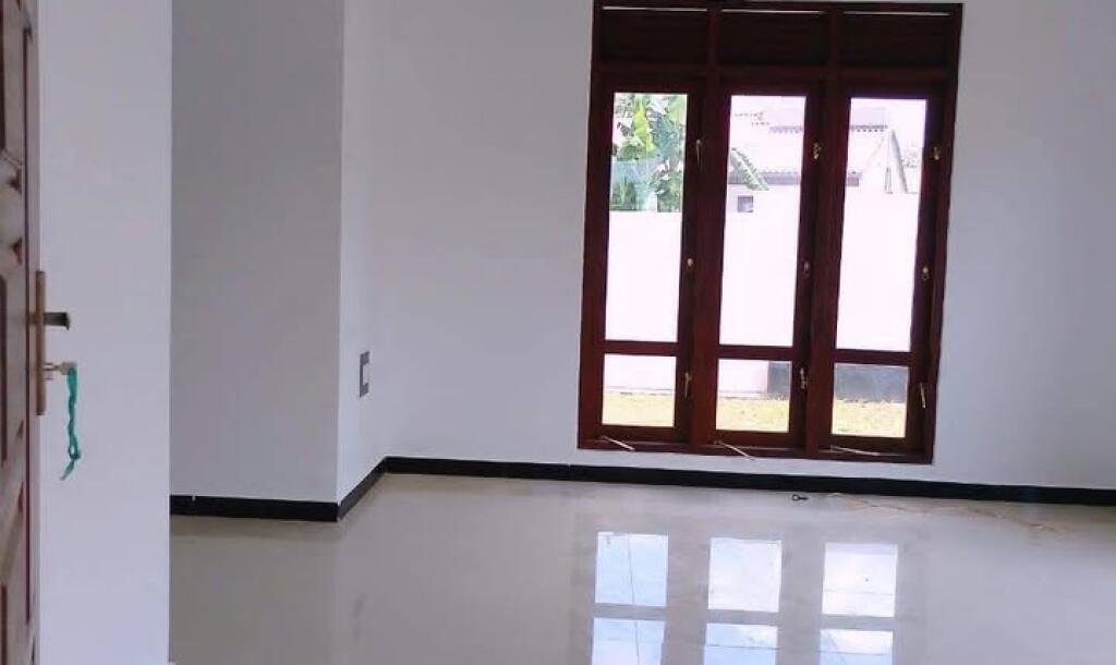 Moragahena unresidentified new house 100m to main bus road-2