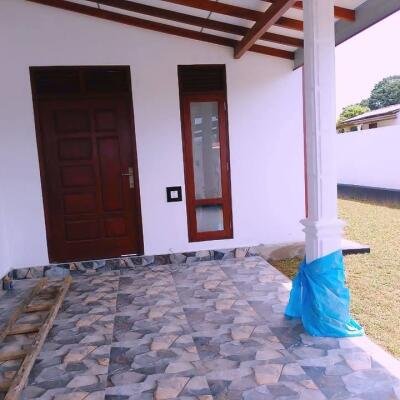 Moragahena unresidentified new house 100m to main bus road-1