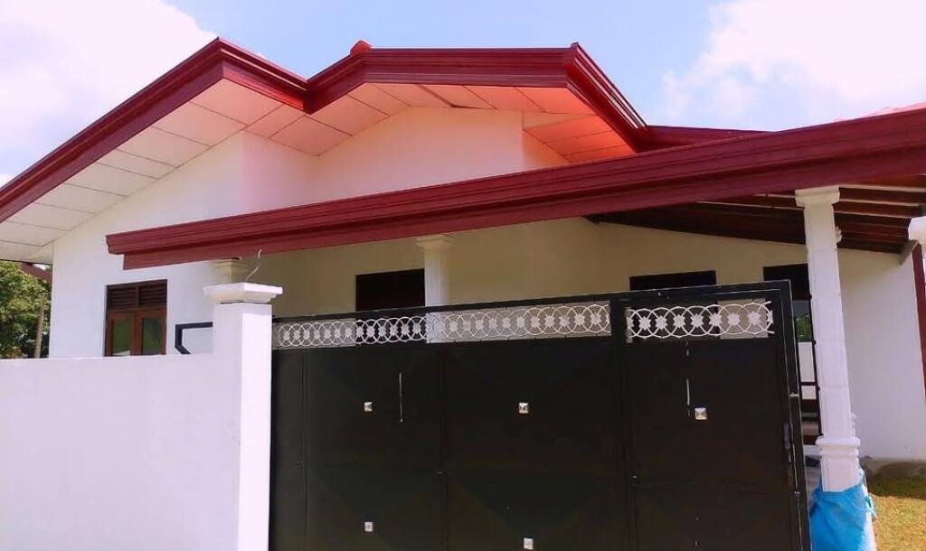 Moragahena unresidentified new house 100m to main bus road-8