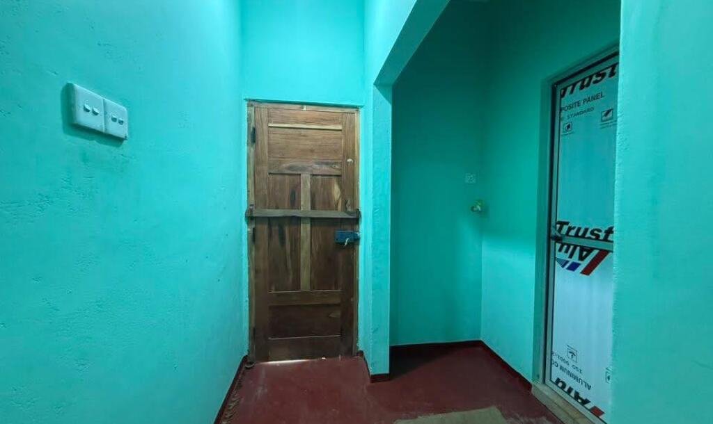 urumpirai ஊரெழுவில் 3 பரப்பு காணியில் அமைந்த வீடு 🏡விற்பனைக்கு-11