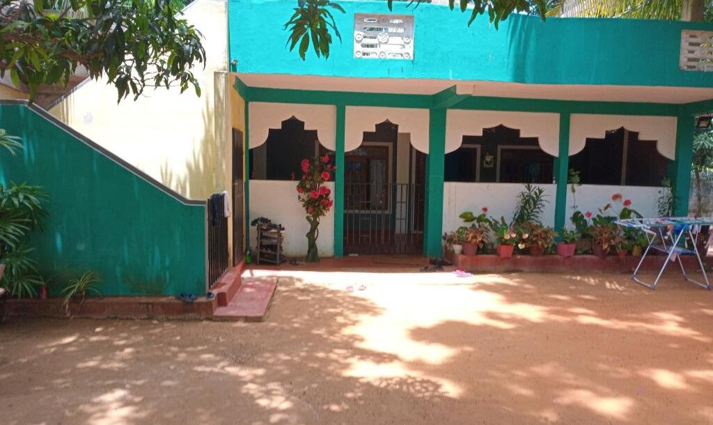 Vavuniya Dhonikal area with round wall 3.3 Spacious Firm House for Sale.-1