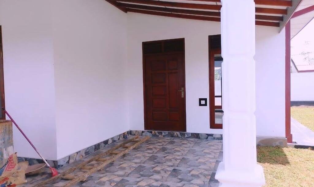 Moragahena unresidentified new house 100m to main bus road-4