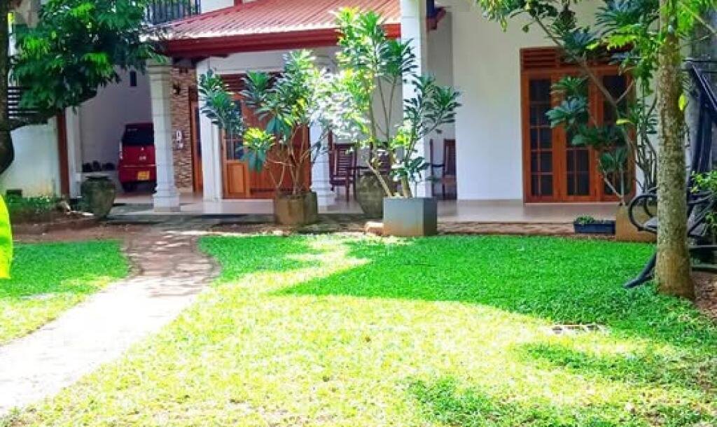 Super three storey house with 30 perches for sale, Gampaha Delgoda, Udupila-4