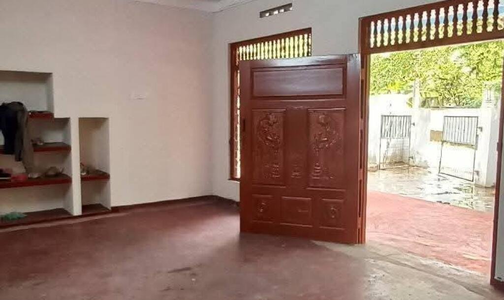 Jaffna -[ town] House for sale in Anmitha area.-5