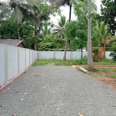 Vavuniya Kumangulam area 4 spreading sturdy house with round wall for sale.-6