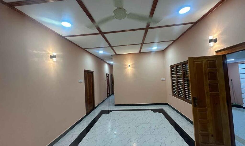 கோண்டாவில் சந்திக்க அருகாமையில் உள்ள 2 பரப்பு காணி வீடு-1