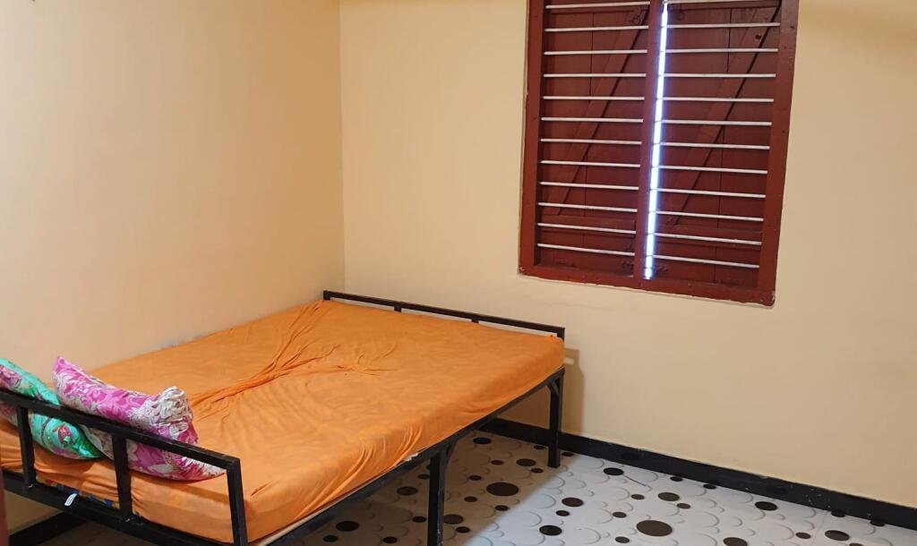 Vavunia #Dhonikal area 4 spreading sturdy house with round wall for sale.-4