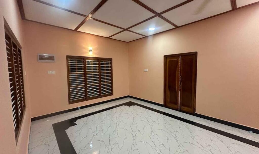 கோண்டாவில் சந்திக்க அருகாமையில் உள்ள 2 பரப்பு காணி வீடு-6