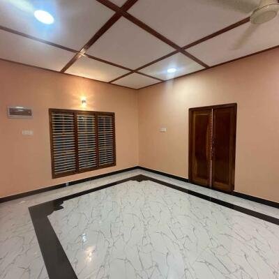 கோண்டாவில் சந்திக்க அருகாமையில் உள்ள 2 பரப்பு காணி வீடு