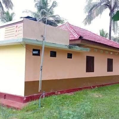 Vavuniya Kumangulam area 4 spreading sturdy house with round wall for sale.-5