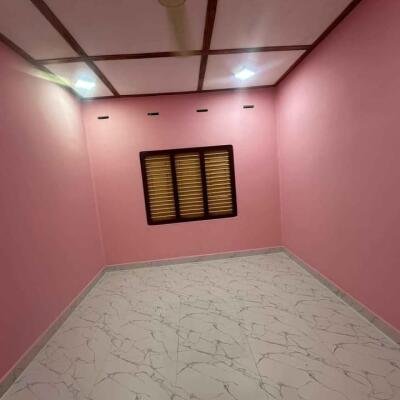 கோண்டாவில் சந்திக்க அருகாமையில் உள்ள 2 பரப்பு காணி வீடு