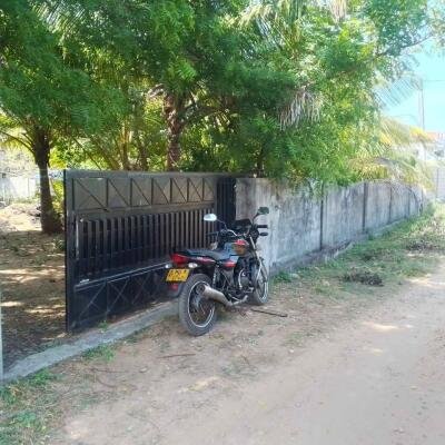 கைதடி - A9 வீதிக்கு அருகாமையில் அமைந்துள்ள, வீட்டுடன் கூடிய காணி விற்பனைக்கு prime location காணி-9