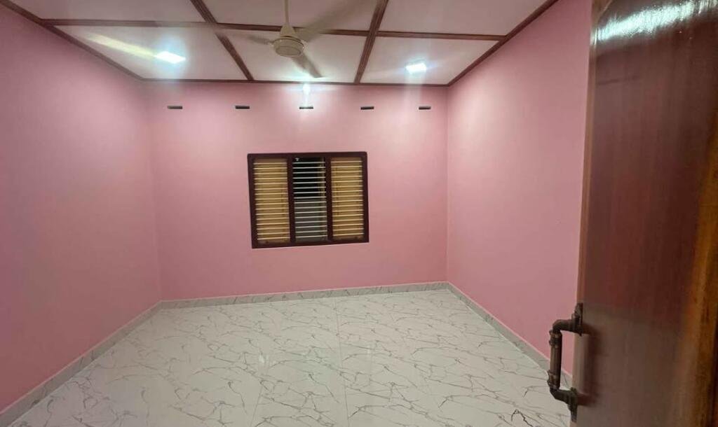 கோண்டாவில் சந்திக்க அருகாமையில் உள்ள 2 பரப்பு காணி வீடு-3