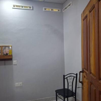 யாழ் சிவன் பண்னை வீதியருகில் 1 பரப்பு 1 குளி காணியில் அமைந்த கிழக்கு வாசல் வீடு விற்பனைக்கு..-5