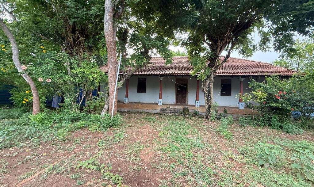 உரும்பிராய் வீதியில் வீட்டுடன் காணி விற்பனைக்கு-1