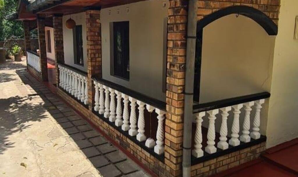 HOUSE FOR SALE IN BANDARAWELA!-3