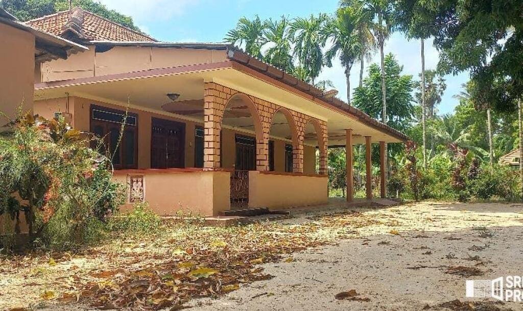3 bedroom house for sale on 11 acres of land in Meesalai Puthur Junction Vembrai-9