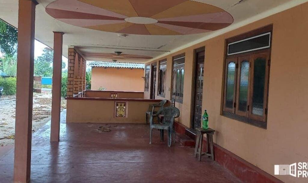 3 bedroom house for sale on 11 acres of land in Meesalai Puthur Junction Vembrai-18
