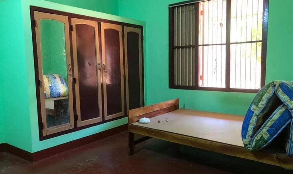 House with 6 rooms for sale near Nelliadi Malusandi on 4 acres of land.-4